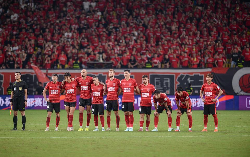 乐鱼体育官网-中超9队被罚分！海港国安遭扣5分，泰山河南罚6分，蓉城等7队幸免